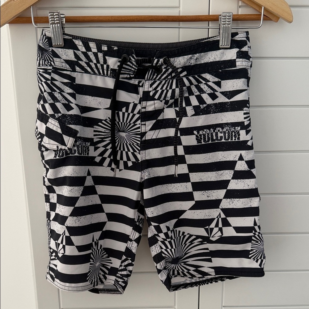 Boys size 24 Volcom Black & White Geo-Print Board Shorts